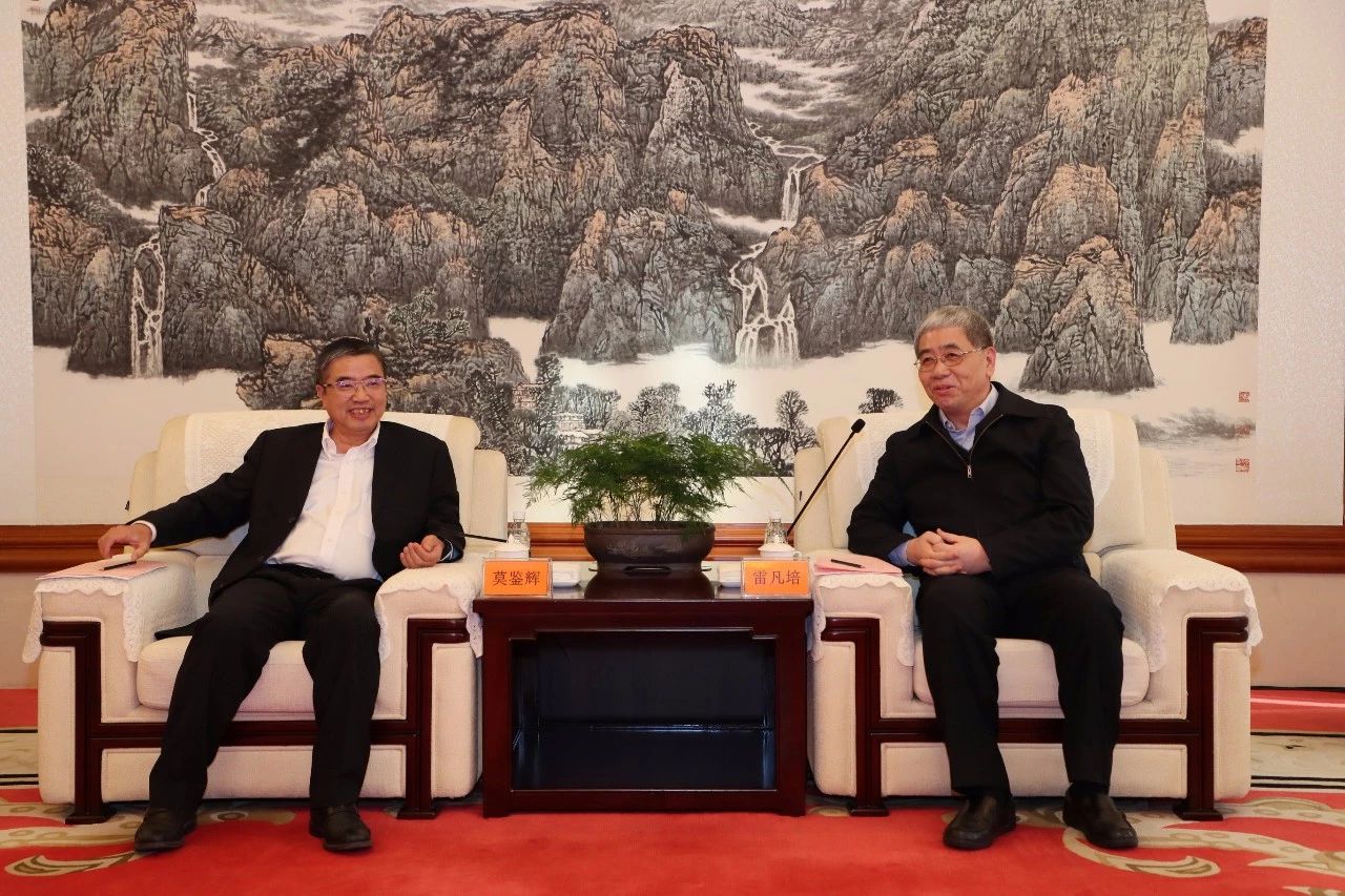 雷凡培会见中国船级社党委副书记、总裁莫鉴辉一行
