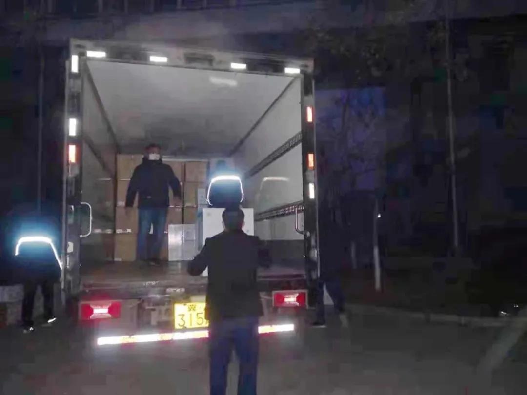 这样深夜连续作业，已坚持了多日